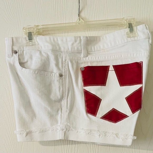 Ari Authentic Icon Shorts - Picture 6 of 8